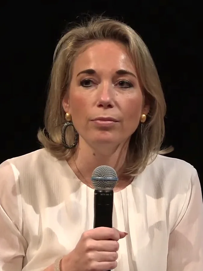 Ingrid Coenradie tijdens een publiek gesprek in maart 2025